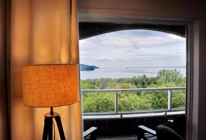 اتاق لوکس, Auberge Des Falaises