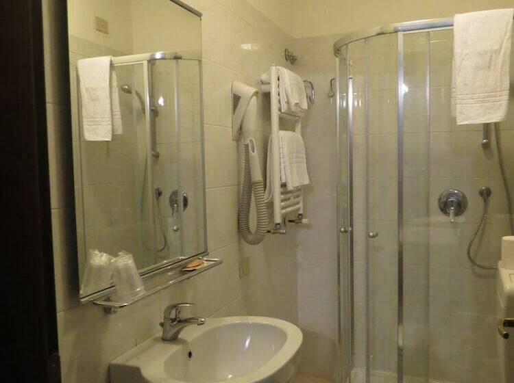 اتاق اکونومی, Bridge