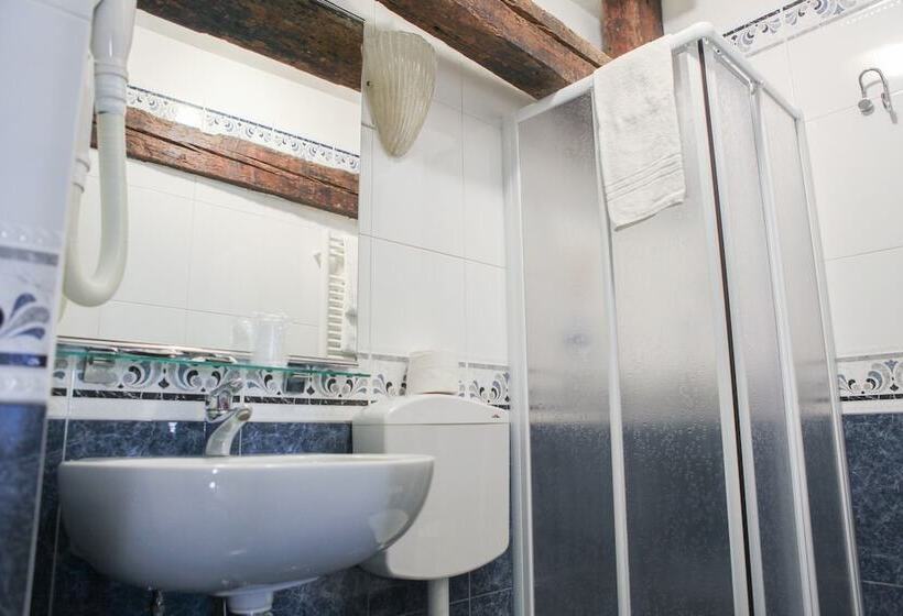 اتاق اکونومی, Bridge