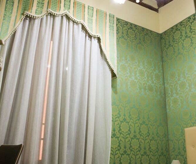 اتاق اکونومی, Bridge