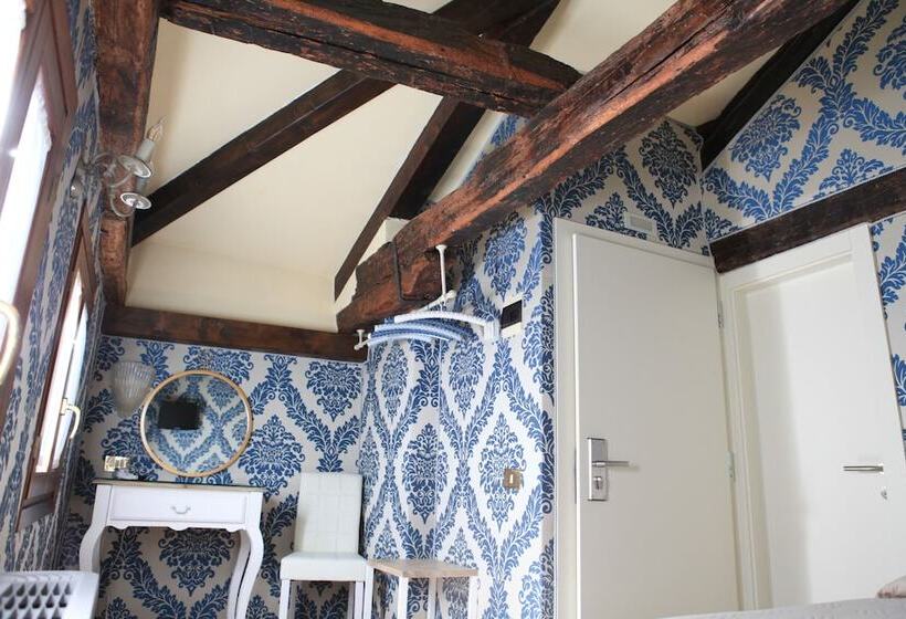 اتاق اکونومی, Bridge