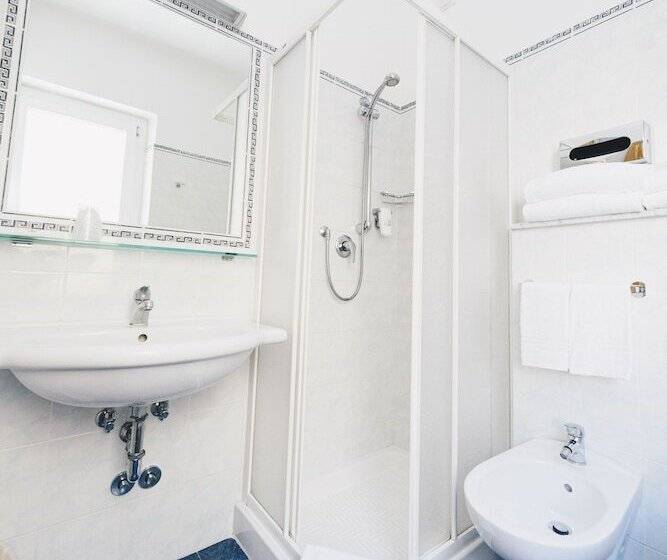 컴포트 룸, Corallo