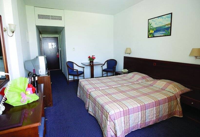 Camera Standard Vista Piscina, Crown Resorts Henipa