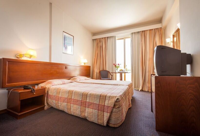 Camera Standard Vista Piscina, Crown Resorts Henipa