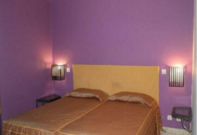 חדר משפחתי, El Pueblo Tamlelt