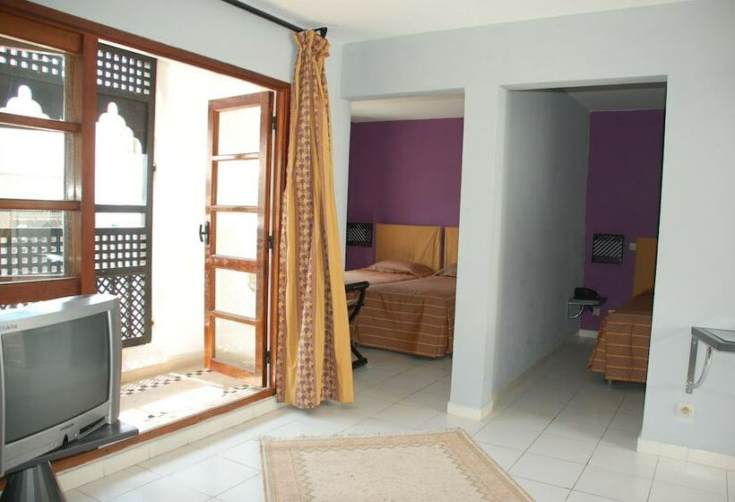 חדר משפחתי, El Pueblo Tamlelt