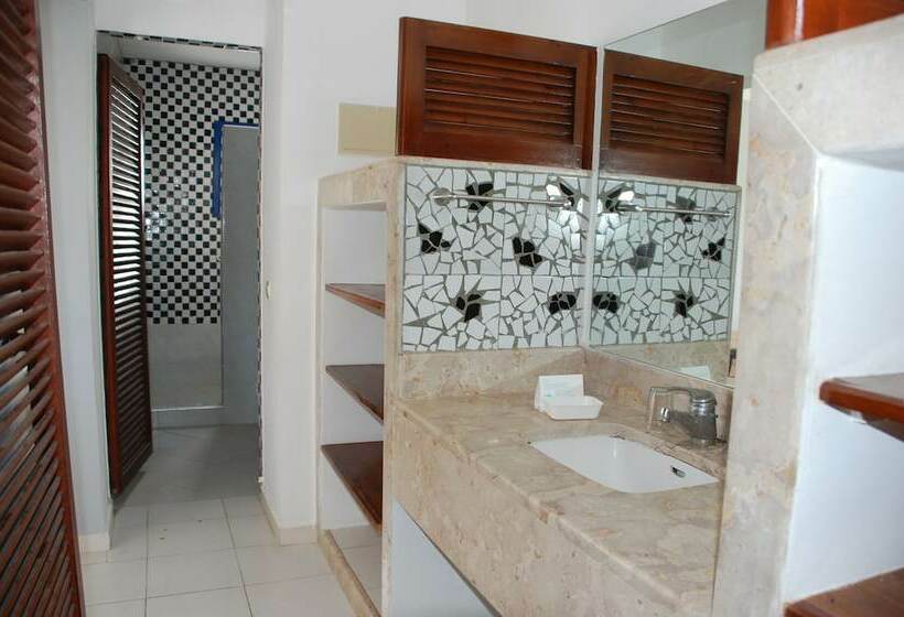 חדר משפחתי, El Pueblo Tamlelt