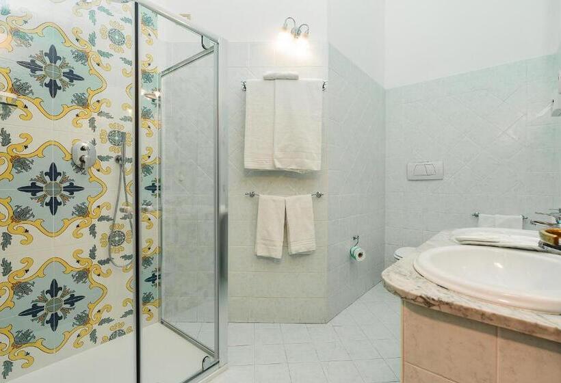 주니어 스위트, Fontana