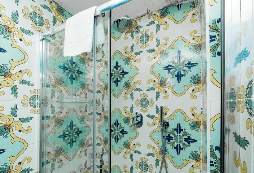 이코노미 룸, Fontana