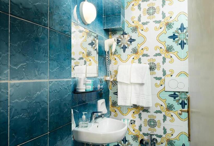 이코노미 룸, Fontana