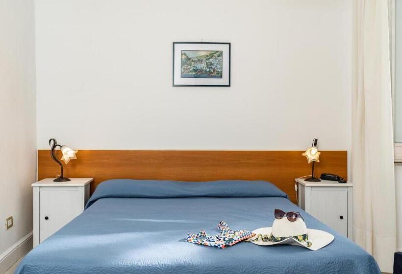 이코노미 룸, Fontana