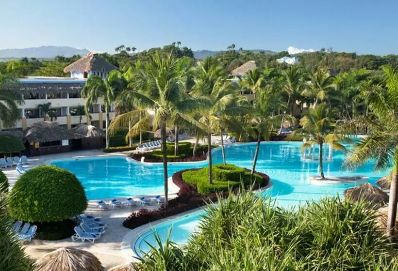 اتاق استاندارد با چشم‌انداز استخر, Iberostar Waves Costa Dorada