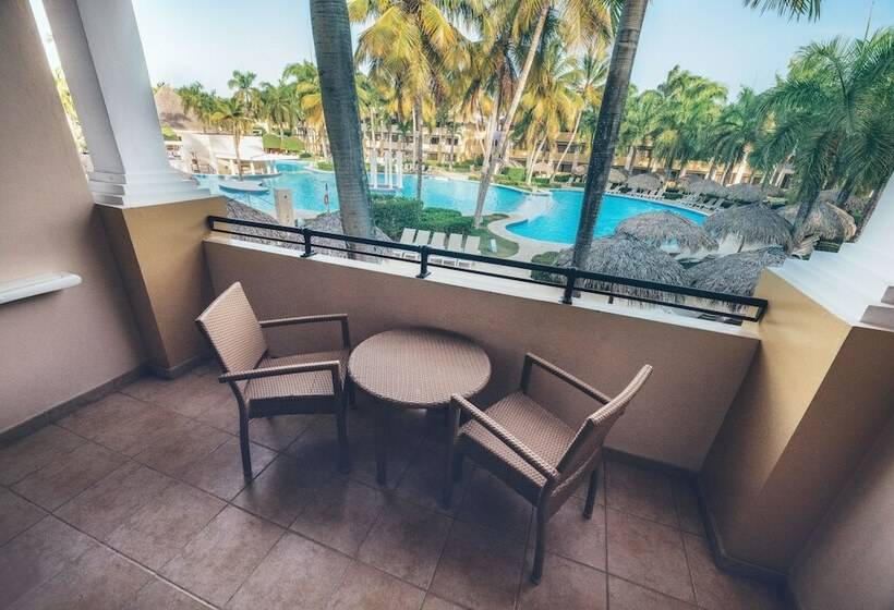 غرفة قياسية مطلّة علي حمام السباحة, Iberostar Waves Costa Dorada