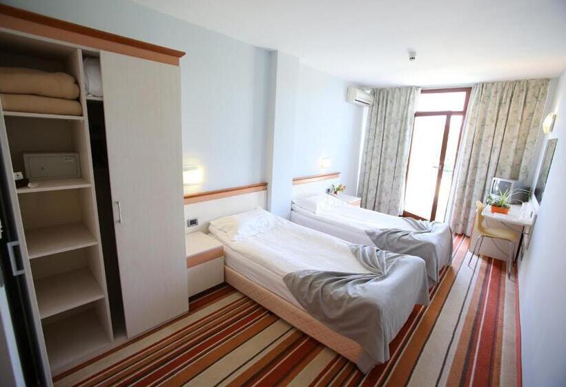 스탠다드 트리플 발코니 룸, Koral Parking