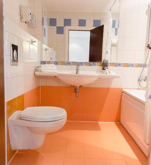 발코니가 있는 4인용 스탠다드 룸, Koral Parking