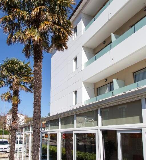 חדר סטנדרט לשלושה, Miera