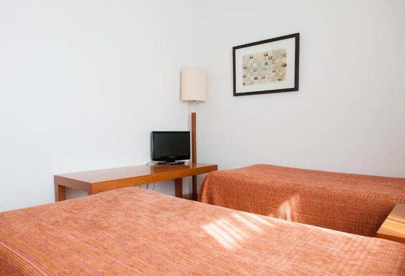 חדר משפחתי, Miera