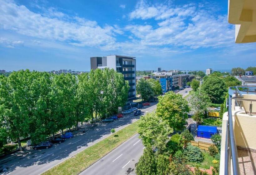 スタンダードルーム, Scala