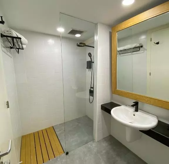 اتاق پرمیوم, Lokal Phuket