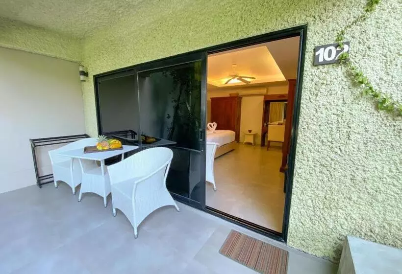 اتاق پرمیوم, Lokal Phuket