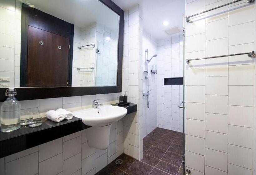 디럭스 룸, Lokal Phuket