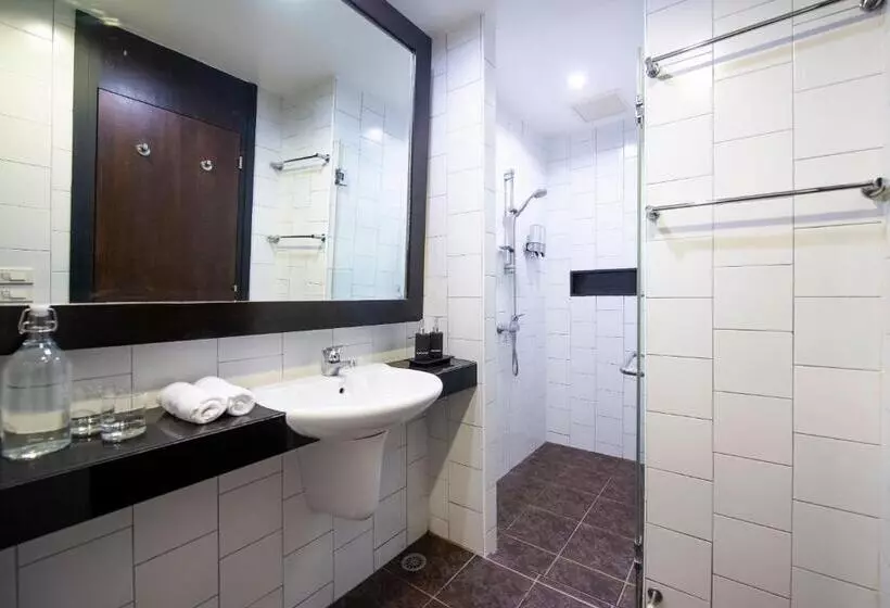 اتاق لوکس, Lokal Phuket