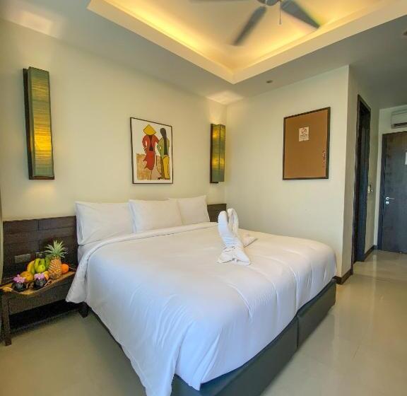 디럭스 룸, Lokal Phuket