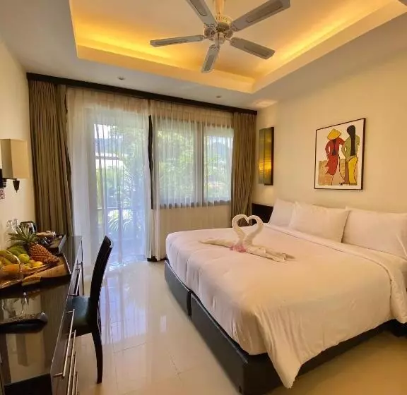 اتاق لوکس, Lokal Phuket