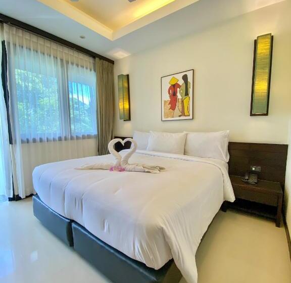 디럭스 룸, Lokal Phuket