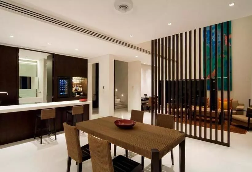 Ullakkohuone, Twinpalms Surin Phuket Resort