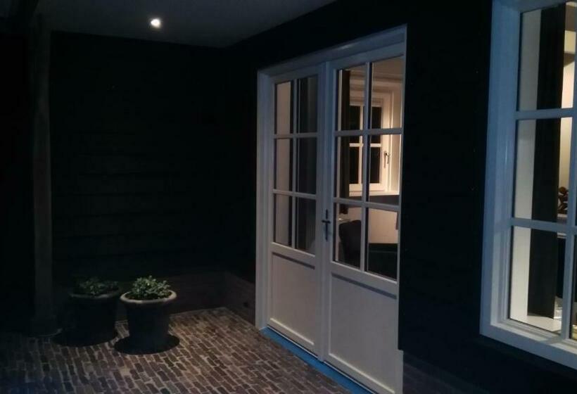 テラス付きスタンダードルーム, Erve Praestinck