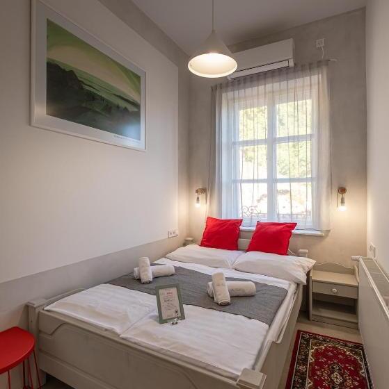 חדר אקונומי, Villa Kabala