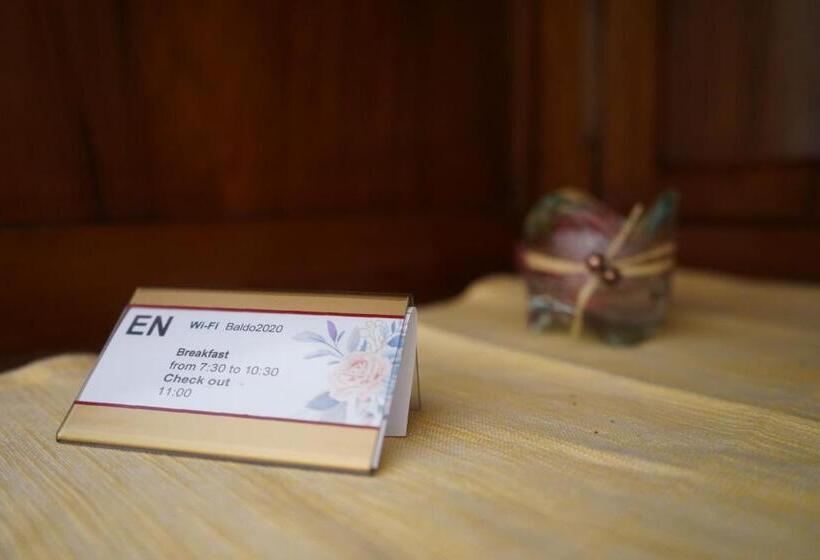 חדר משפחתי, Baldo