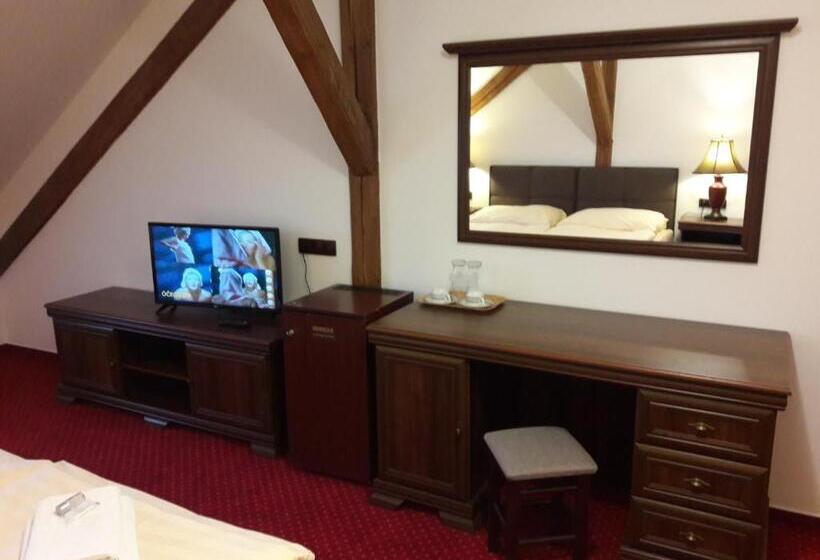 חדר פנטהאוז, Fogl