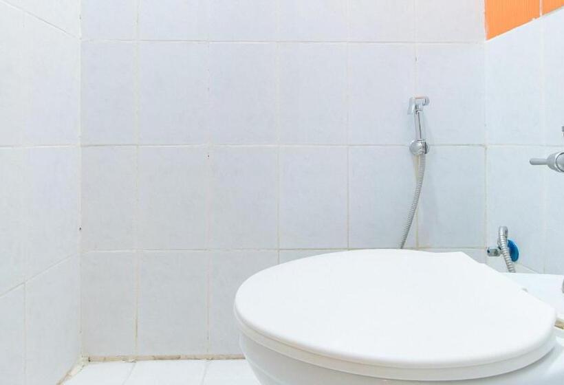 스탠다드 룸 킹사이즈 침대, Reddoorz Plus @ E Rodriguez Corner Banawe