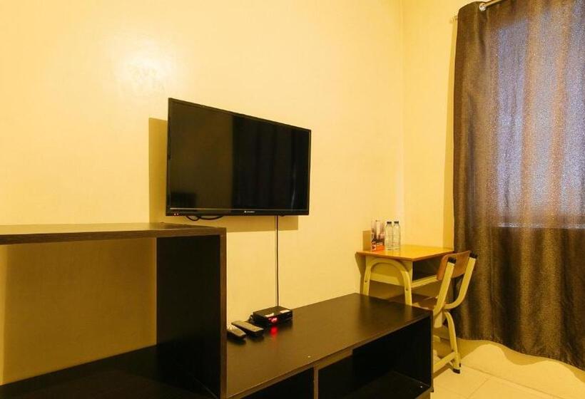 스탠다드 룸 킹사이즈 침대, Reddoorz Plus @ E Rodriguez Corner Banawe