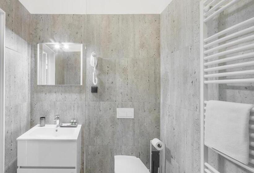 デラックスルーム, 100 éves Fogadó