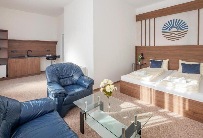 デラックスルーム, 100 éves Fogadó