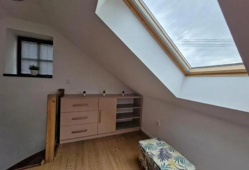 ドゥプレックスルーム, Restaurace Apartmány Bobule