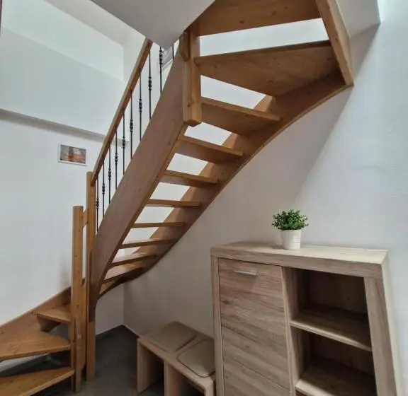 ドゥプレックスルーム, Restaurace Apartmány Bobule