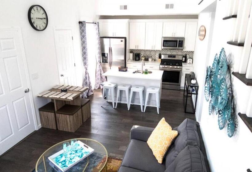 침실 1개 주택, 2 Blocks From Beach Sleeps 16