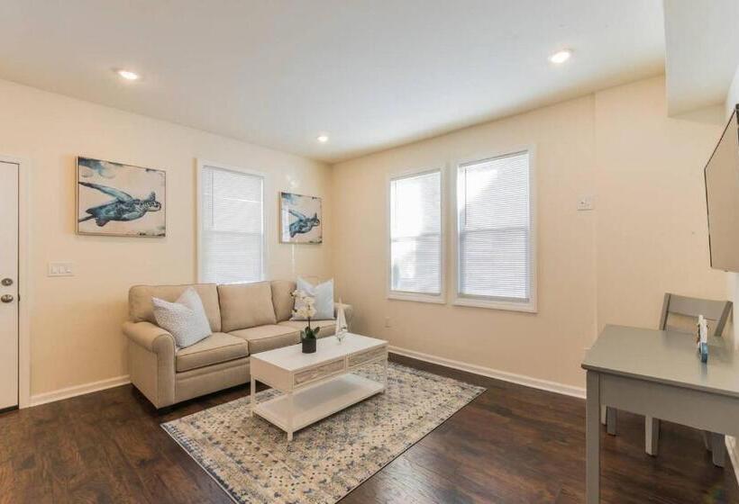 침실 1개 주택, 2 Blocks From Beach Sleeps 16