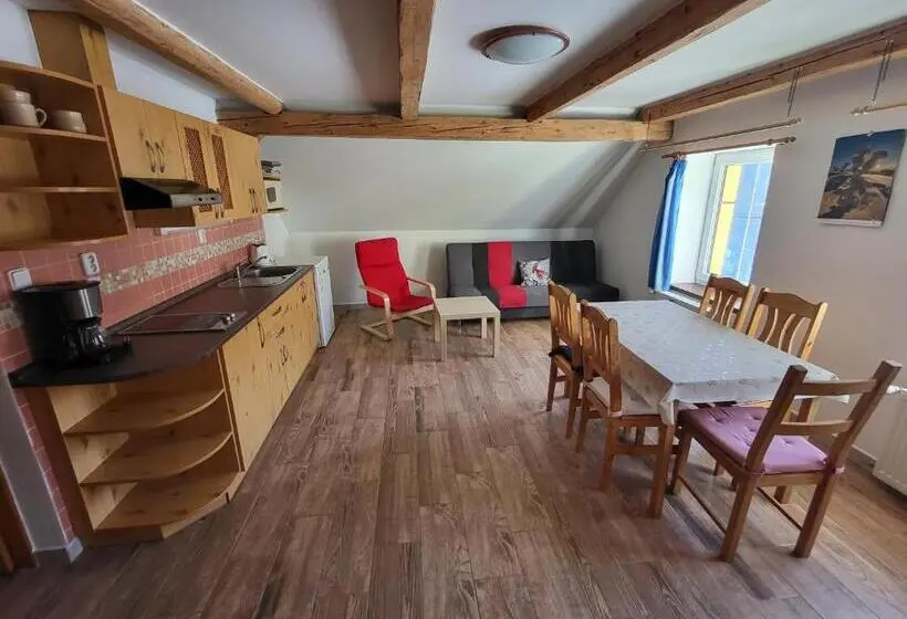 家族用アパートメント, Apartmány Yellow