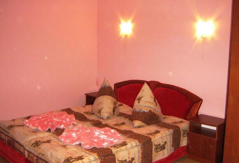 اتاق استاندارد سه نفره, Sadyba Lesivykh