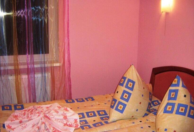 اتاق راحتی سه تخته, Sadyba Lesivykh