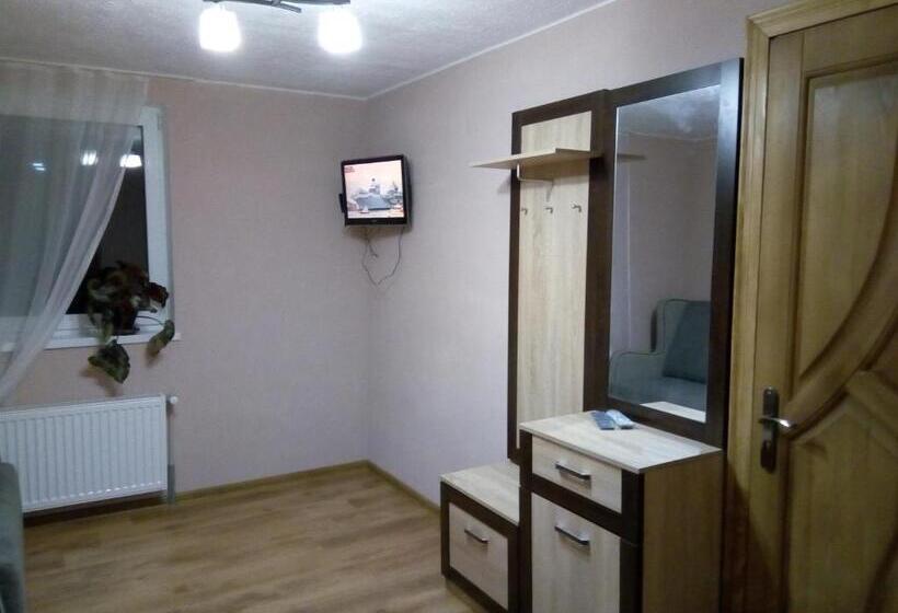 اتاق استاندارد با بالکن, Sadyba Lesivykh