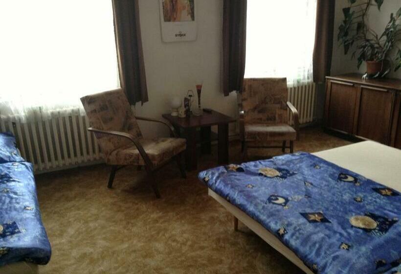 标准间, At Pension