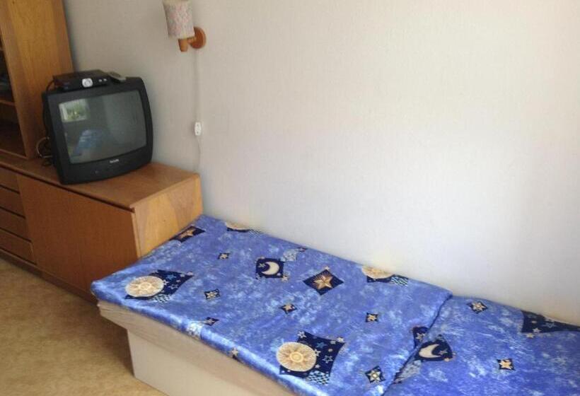 标准间, At Pension