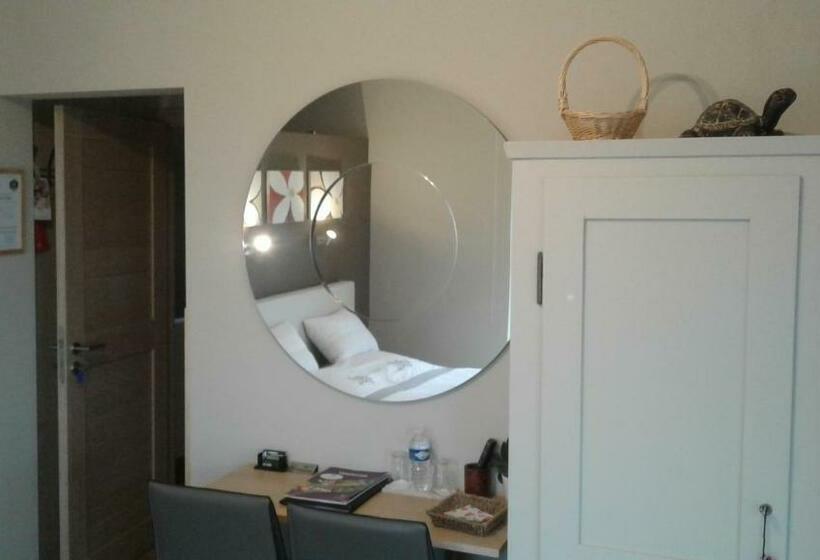 غرفة كمفورت مع بلكونة, B&b La Chabetaine