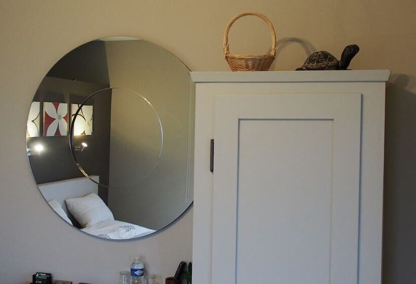 غرفة كمفورت مع بلكونة, B&b La Chabetaine